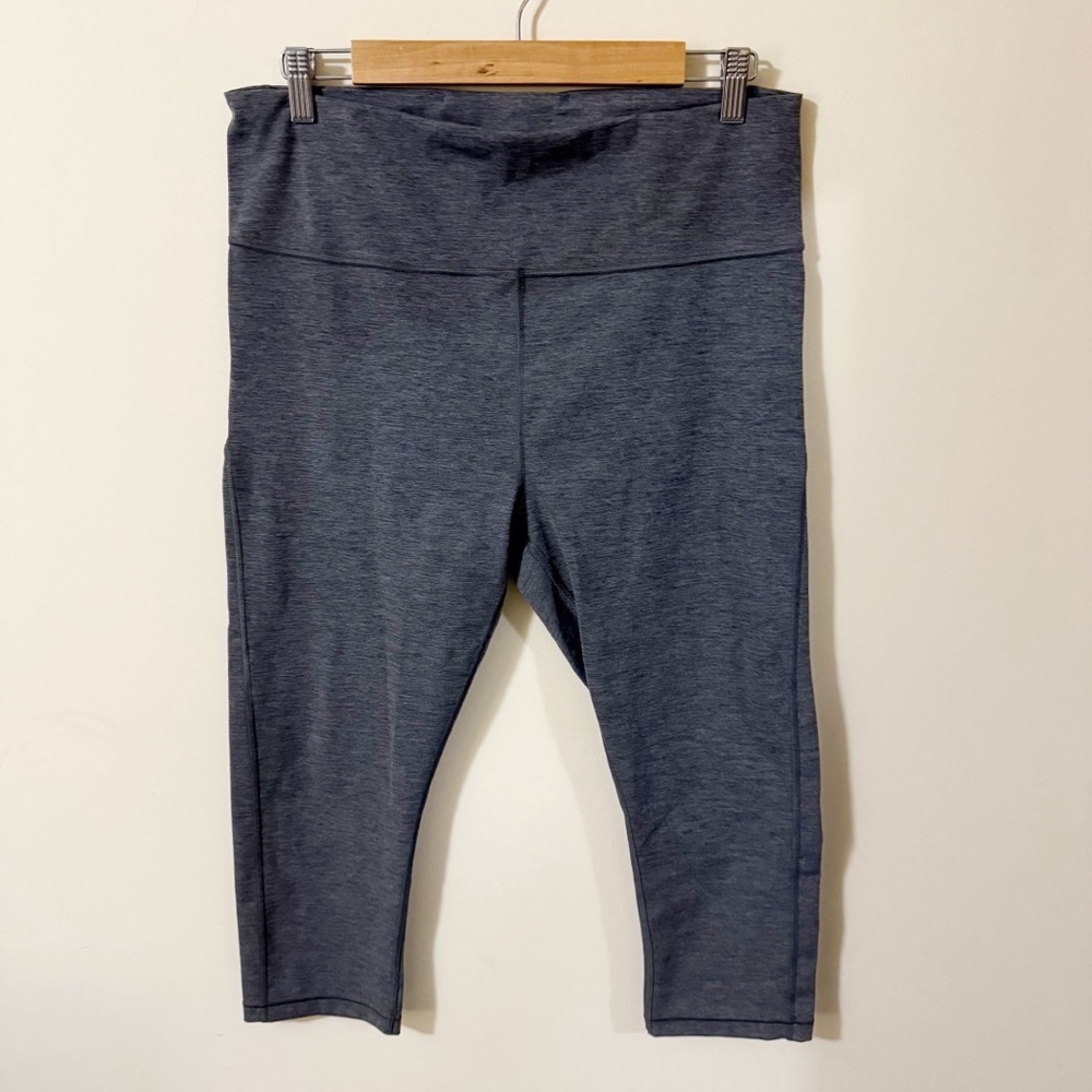 Athleta Ultimate Stash Pocket Capri Womens Leggings Size Large Gray Run Gym